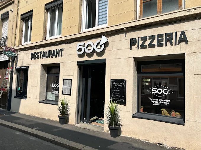 Façade exterieur de la pizzeria 500 au feu de bois à Saint Etienne
